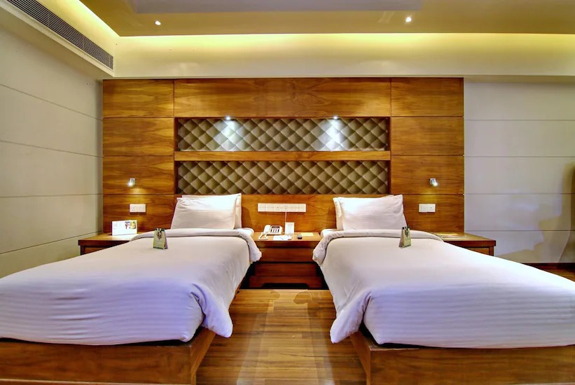 Silvete Hotel 8/19
