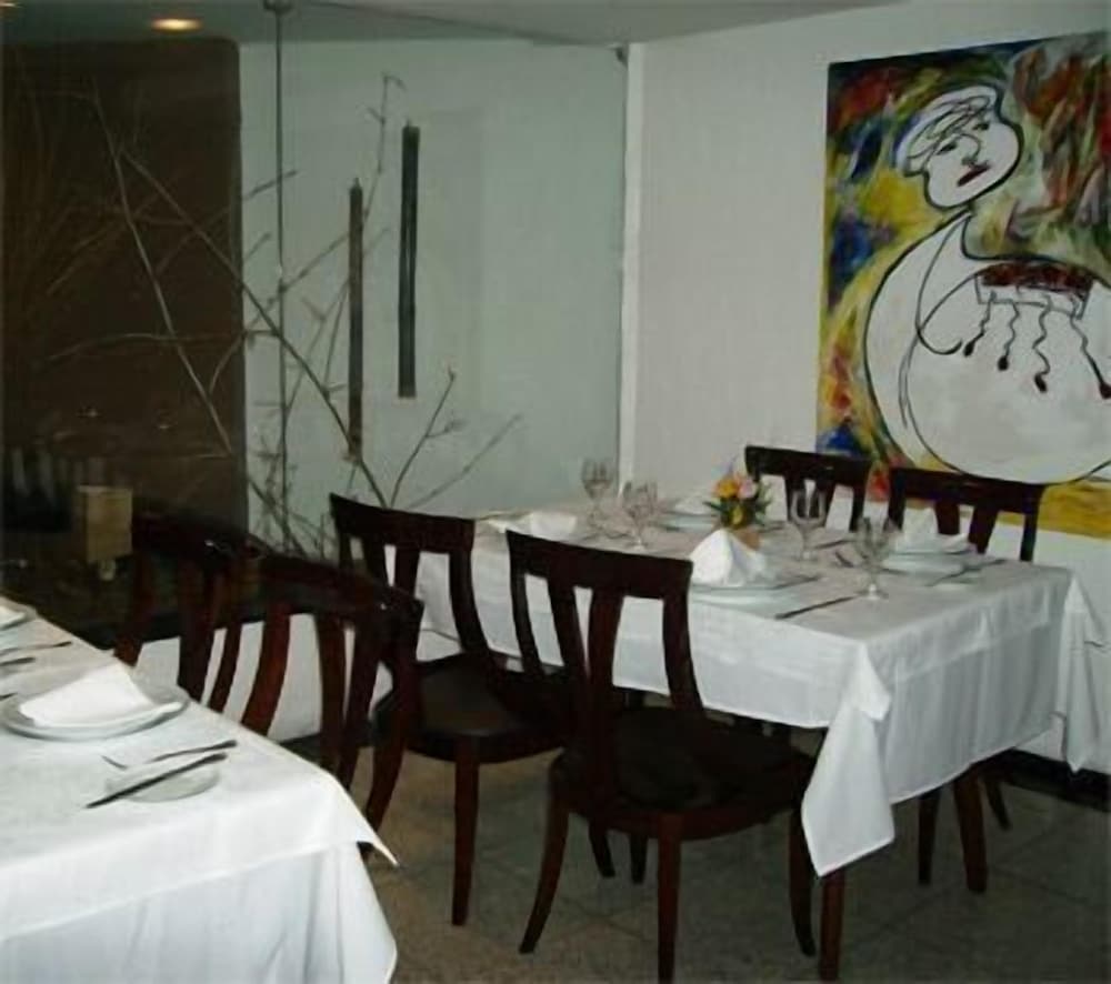 Plaza Praia Suites 63/75