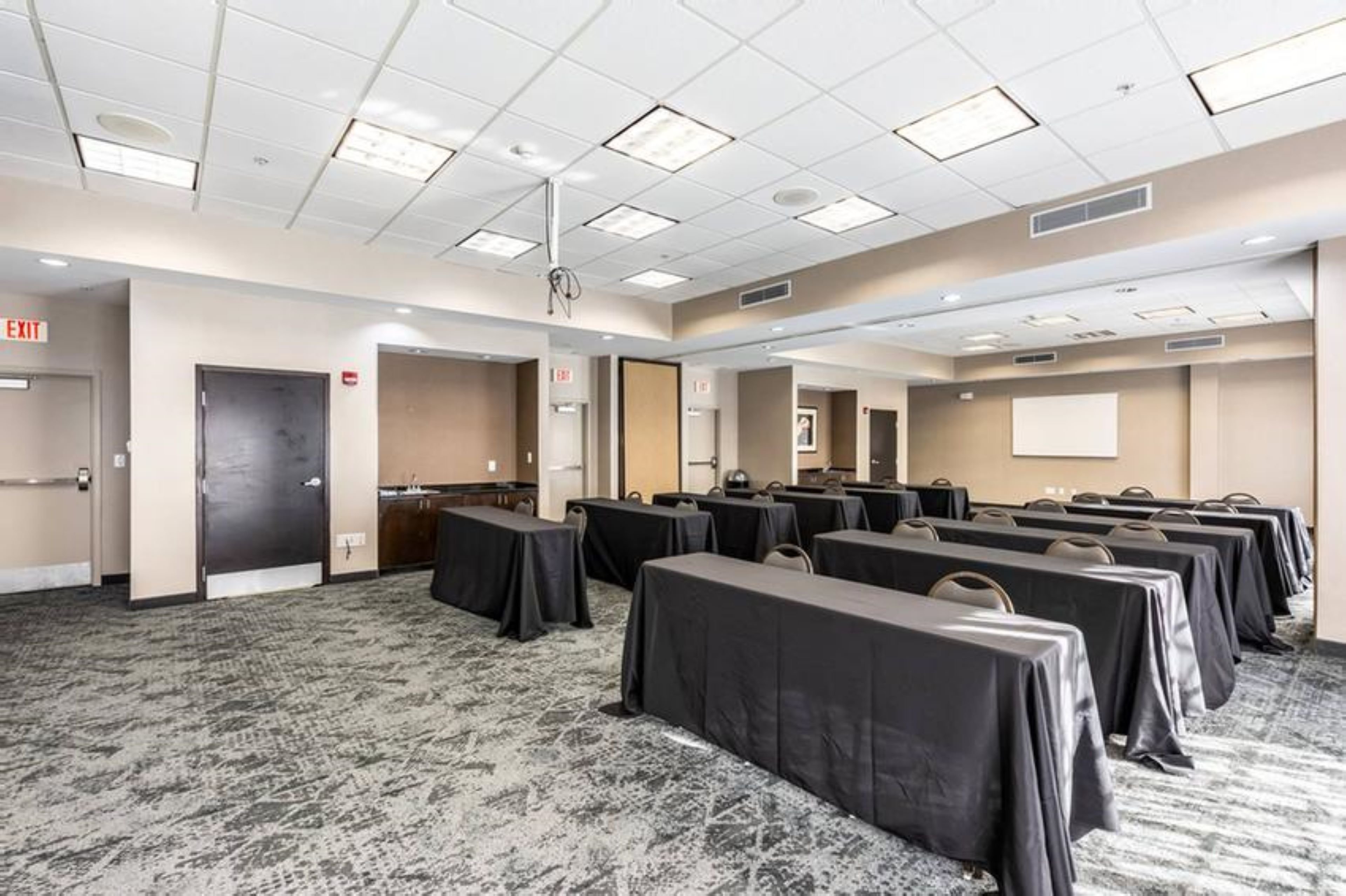 Holiday Inn Express & Suites Lexington 26/32