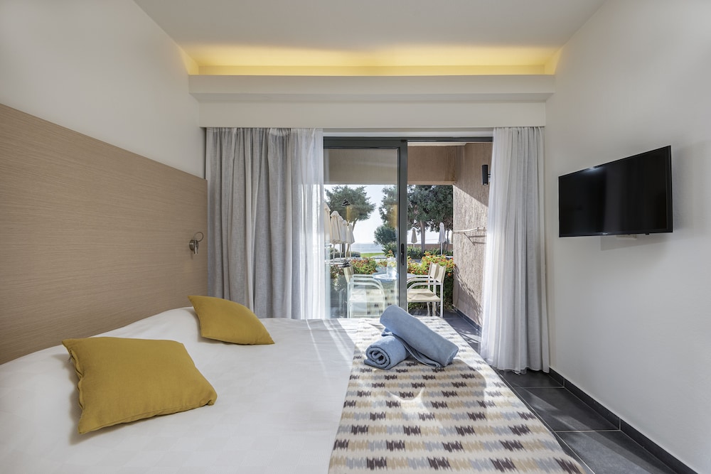 1 BEDROOM, FAMILY, SIDE SEA VIEW