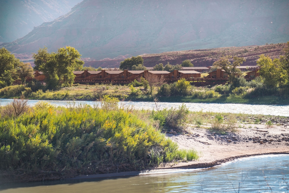 Red Cliffs Lodge 42/46