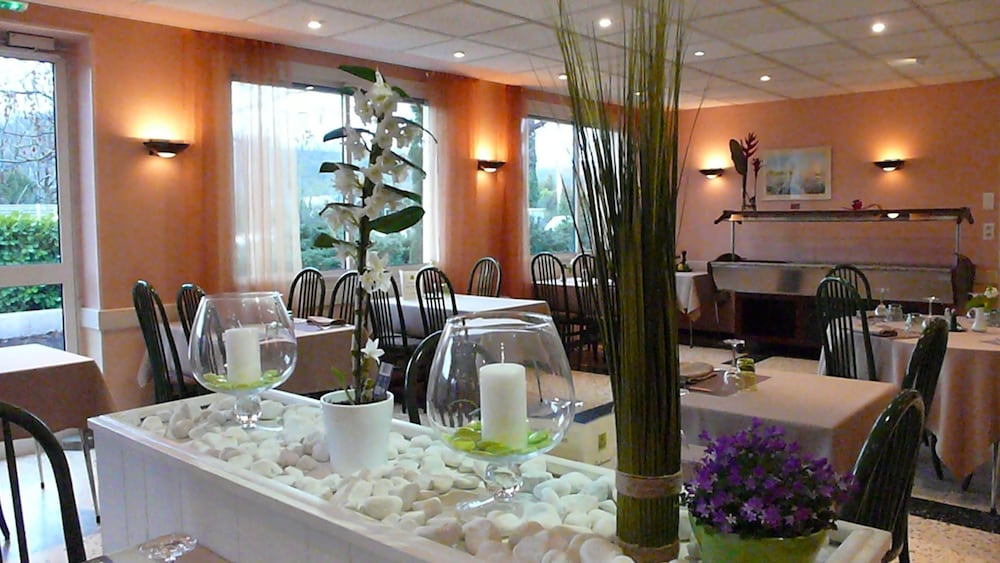 HOTEL LES CHENES 30/50