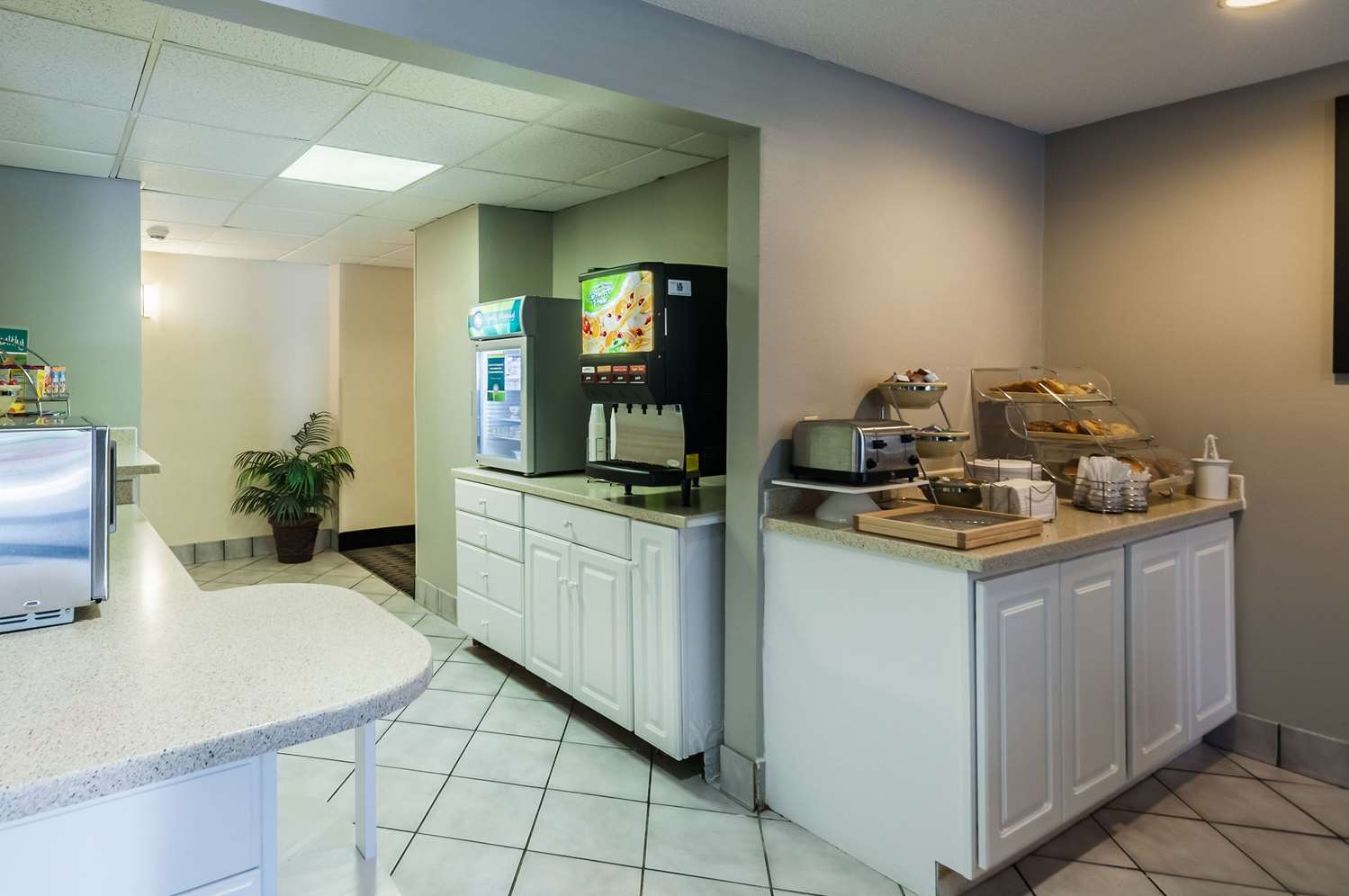 Quality Inn Solomons - Beacon Marina 7/25