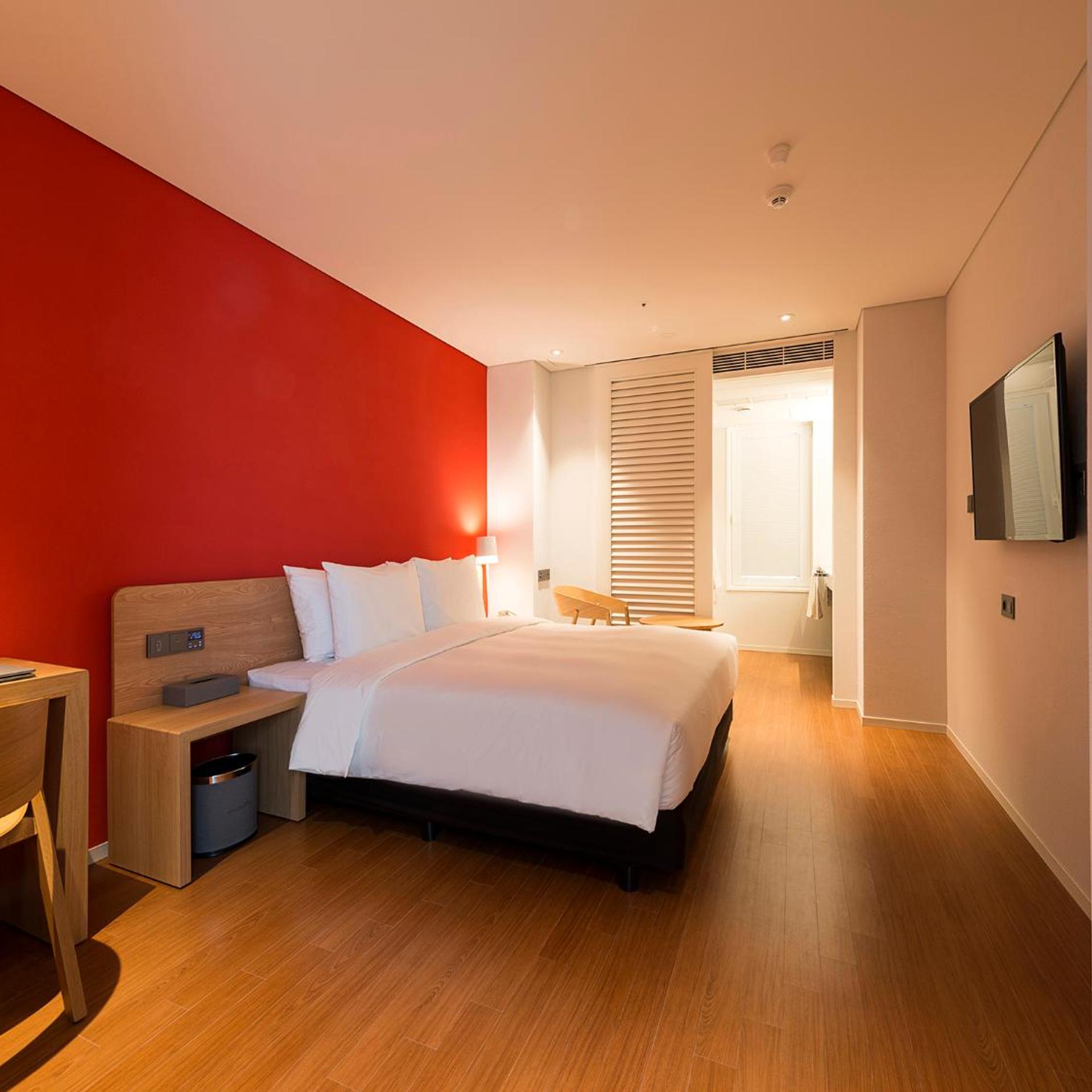 DELUXE, DOUBLE BED