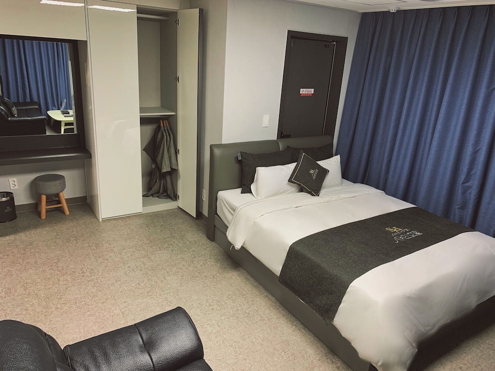 Shine Hotel 18/50
