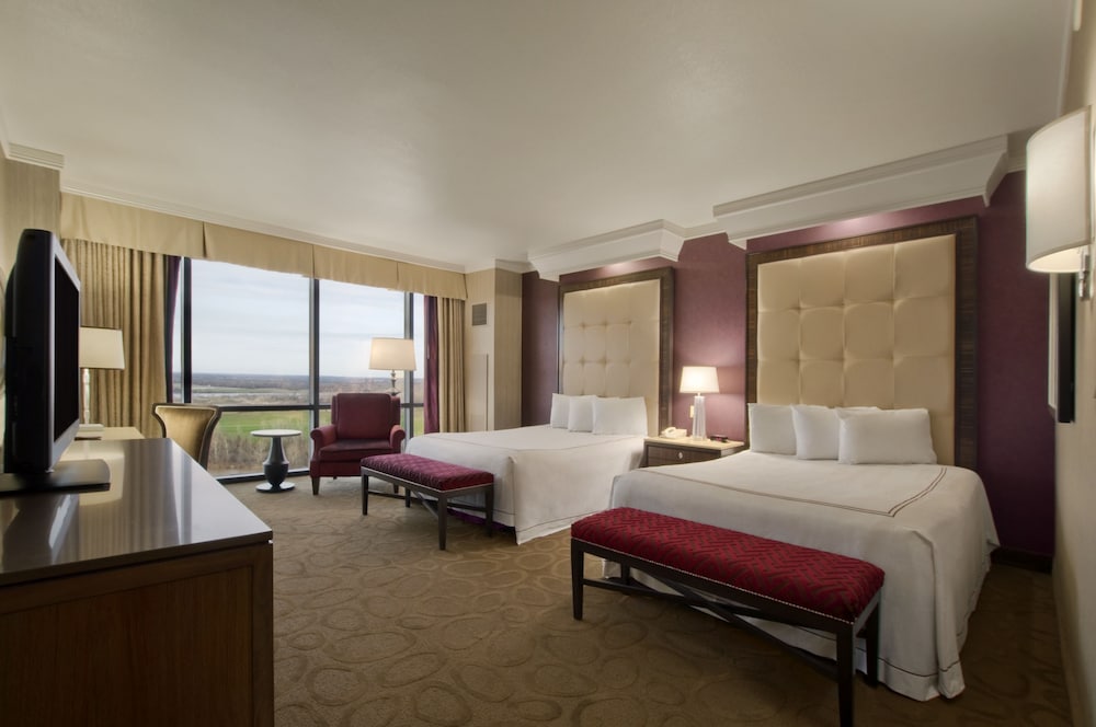 LUXURY, 2 QUEEN BEDS