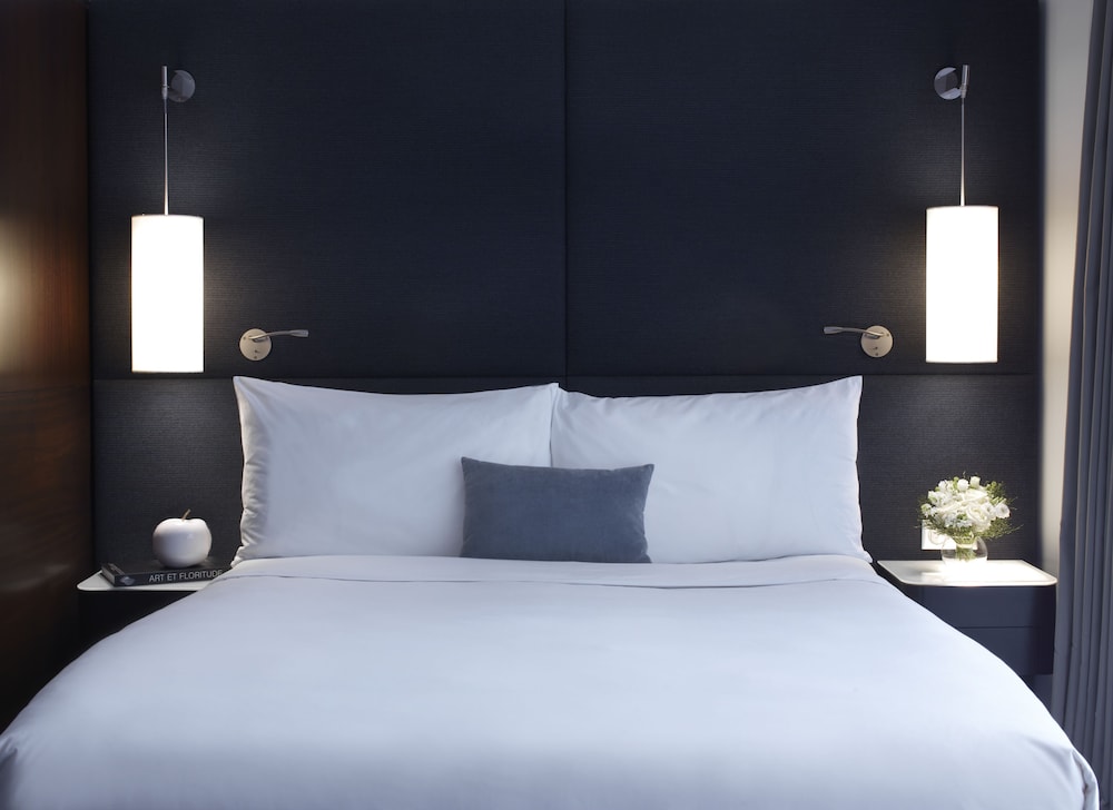 Renaissance Paris Arc de Triomphe Hotel 4/31