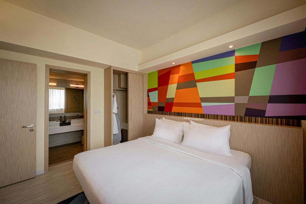 Deluxe, Suite, King Bed, Sofa
