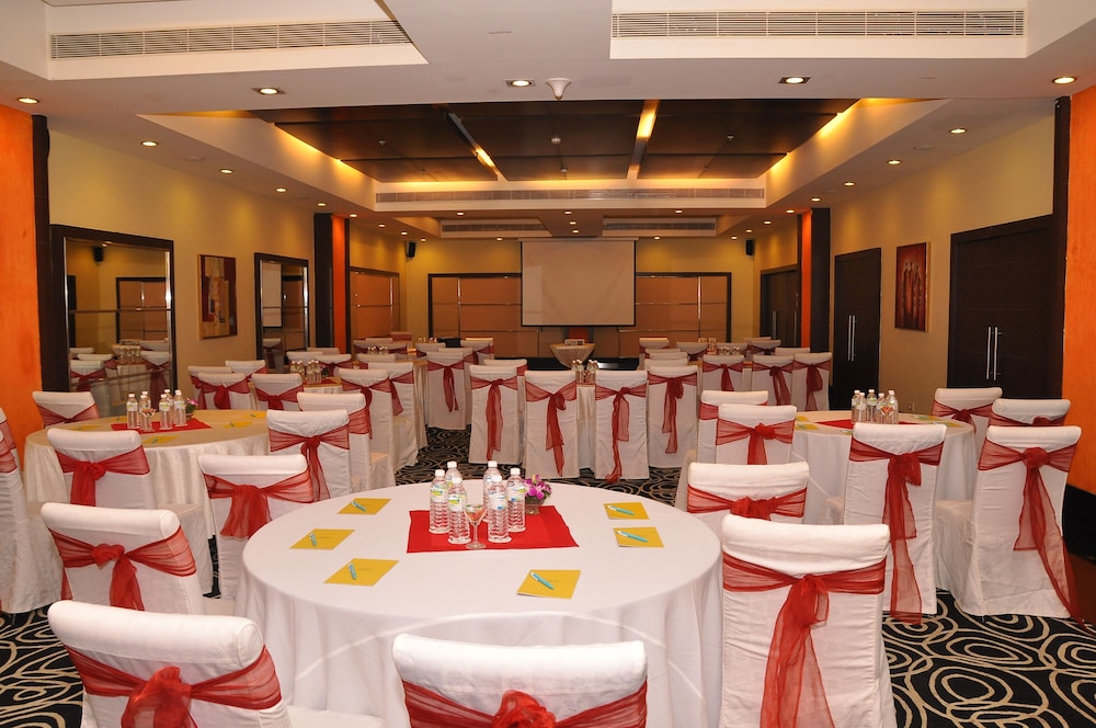 Gokulam Park Sabari Omr Hotel 28/33
