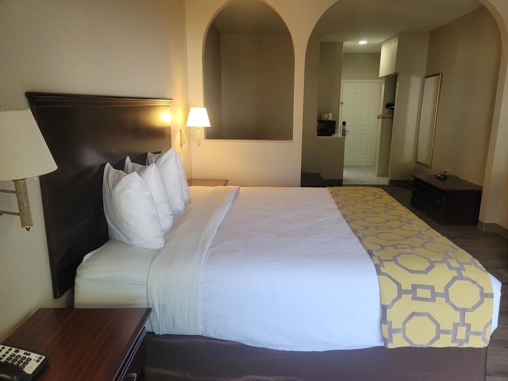 ROOM, KING BED, ACCESSIBLE