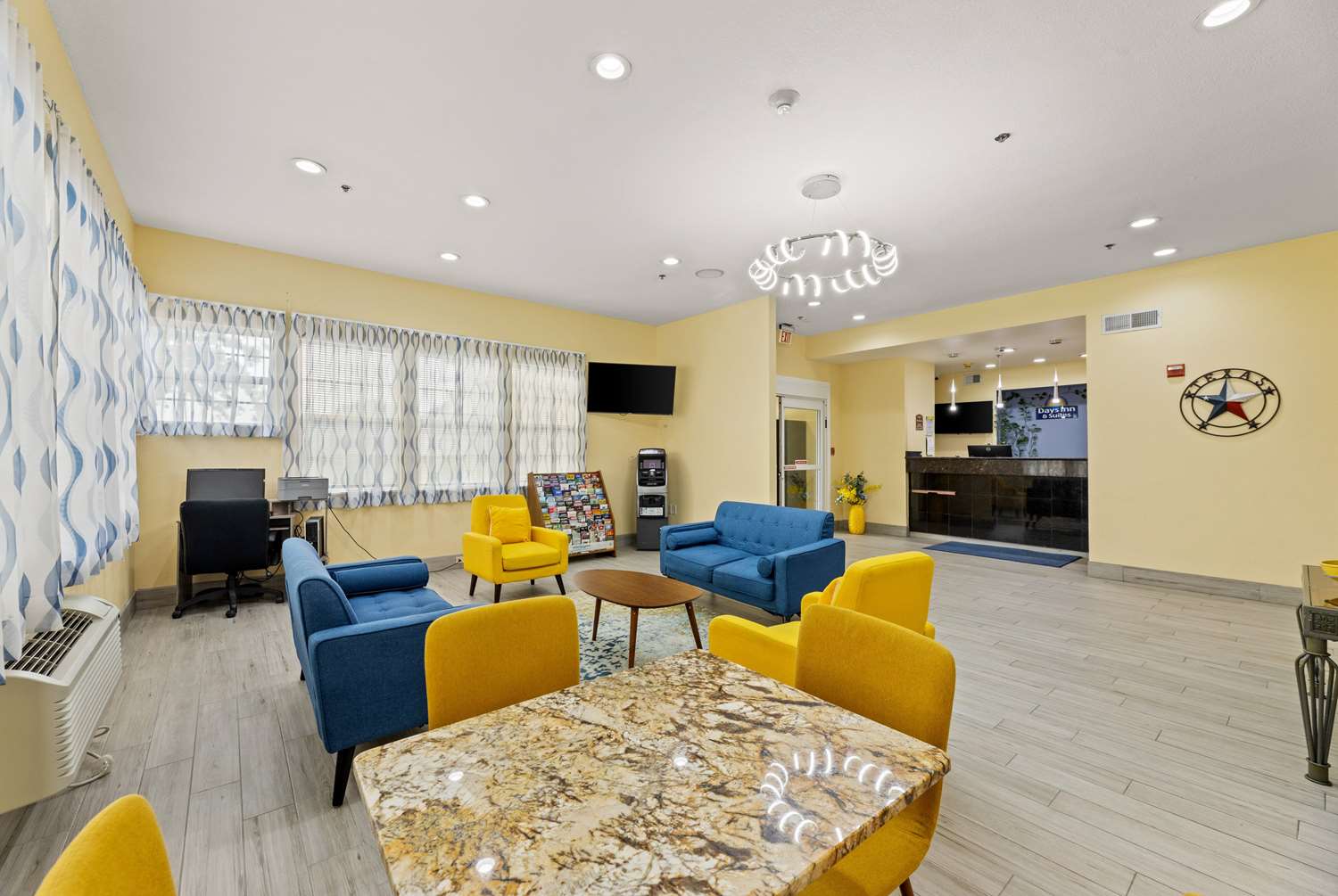 Days Inn and Suites by Wyndham Euless DFW Airport South 42/57