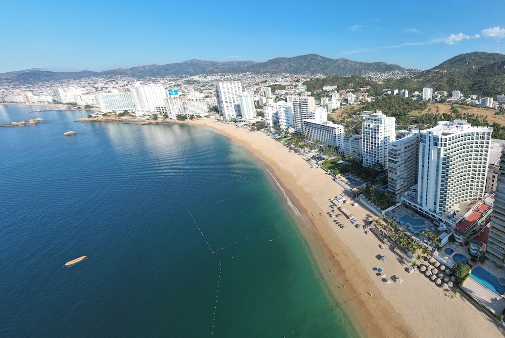 Copacabana Beach Hotel Acapulco 62/68