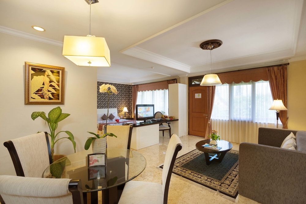 Royal Hotel and Villa Batu 36/61