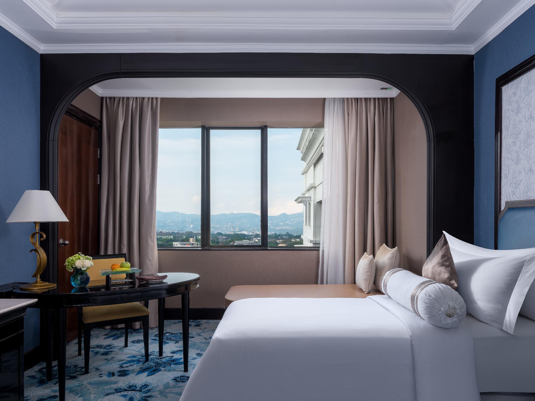 Ambassador, Twin Beds