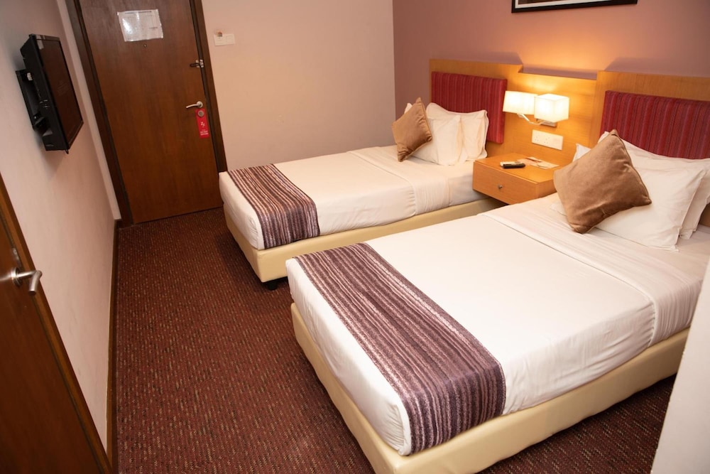 Jewels Hotel 12/46