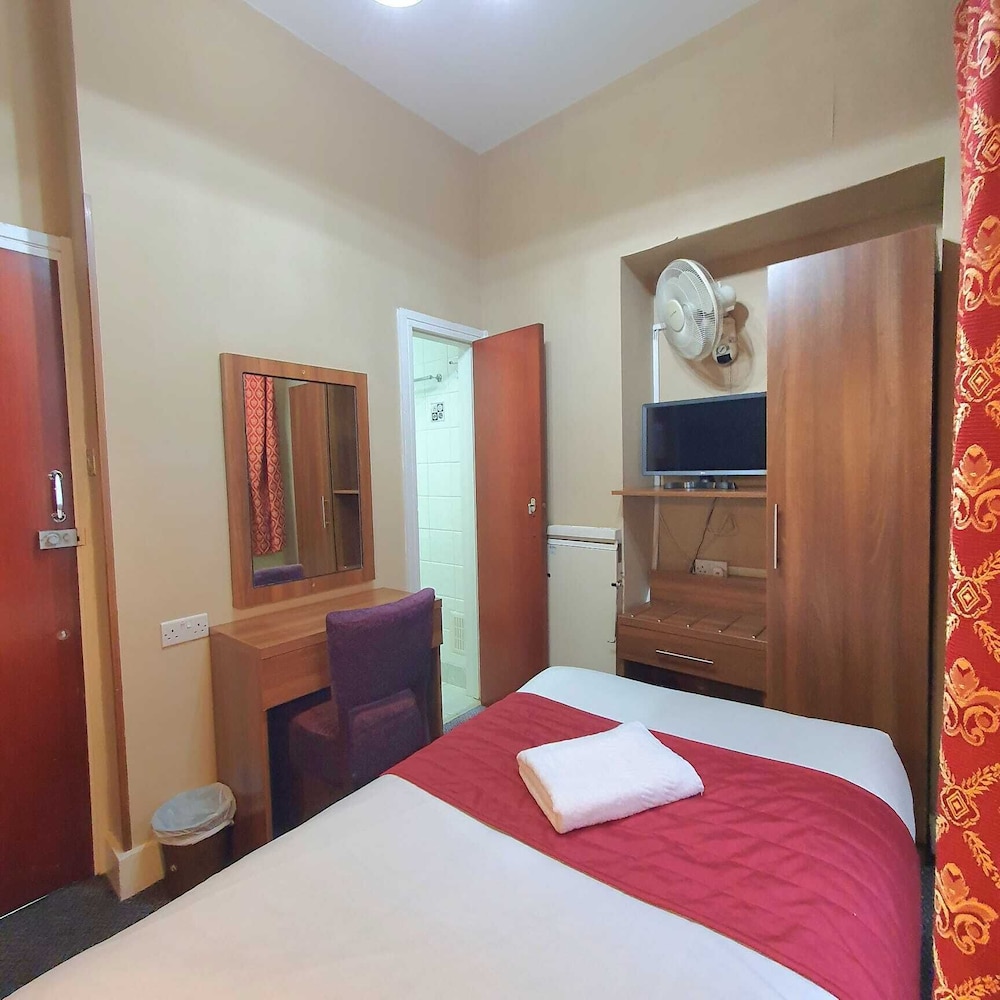 ROOM, DOUBLE BED