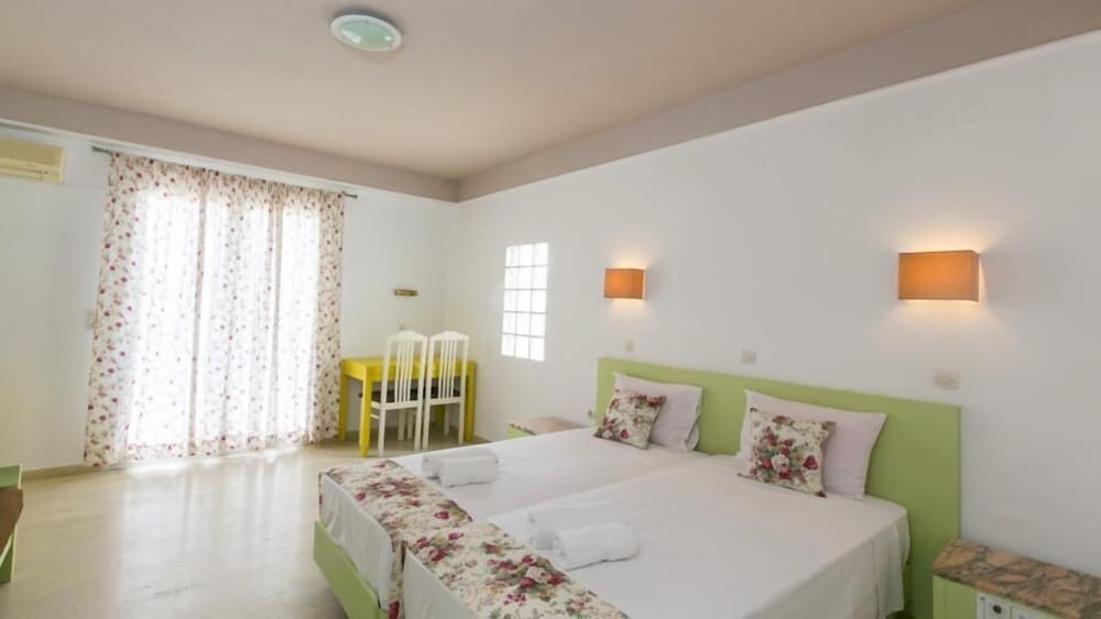 Pelagia Bay 24/74