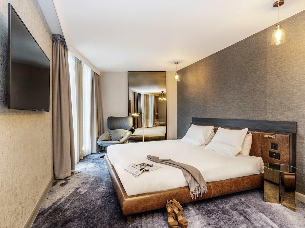 JUNIOR SUITE, KING BED