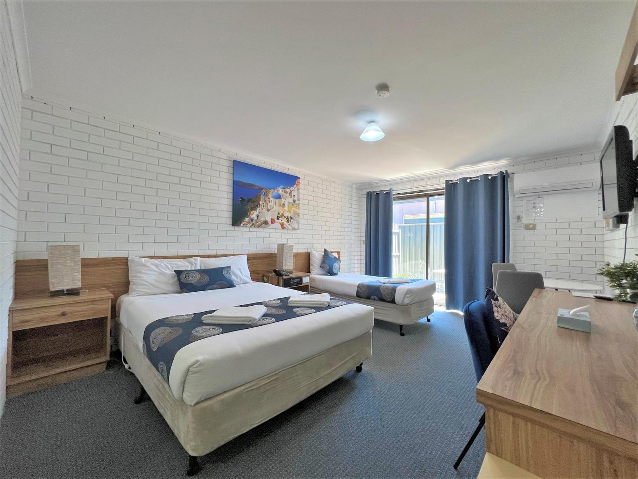 Deluxe, Twin Beds