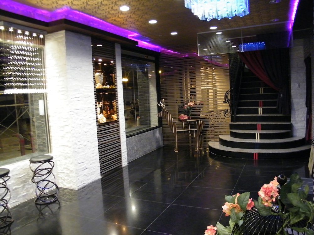 Moon Lake Hotel 3/50