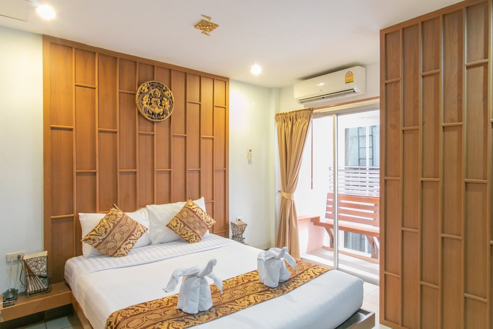 Lotus Hotel Patong 28/59