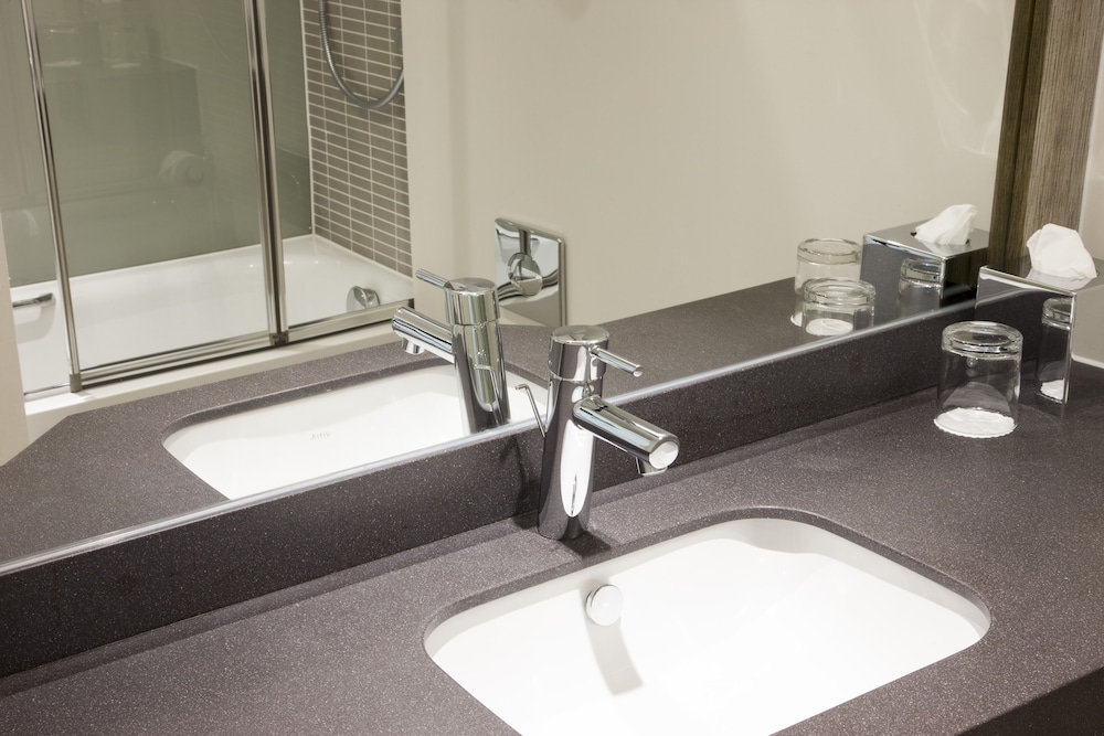 Standard, Double Bed, Holiday Inn Leeds Wakefield M1 Jct.40, an IHG Hotel 8/8
