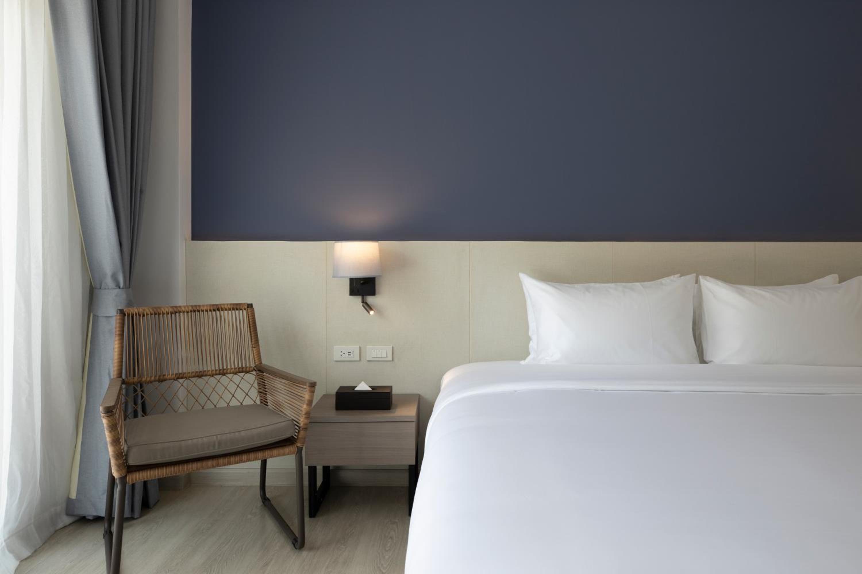 غرفة بسرير كينج بإطلالة على البحر، Centara Life Cha-Am Beach Resort Hua Hin 2/4