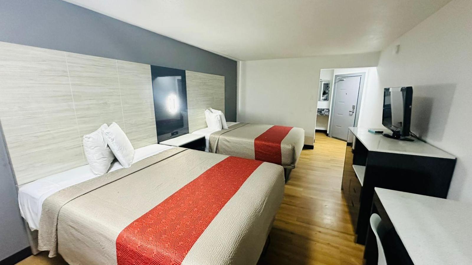 Evergreen Inn Suites Portland 9/48