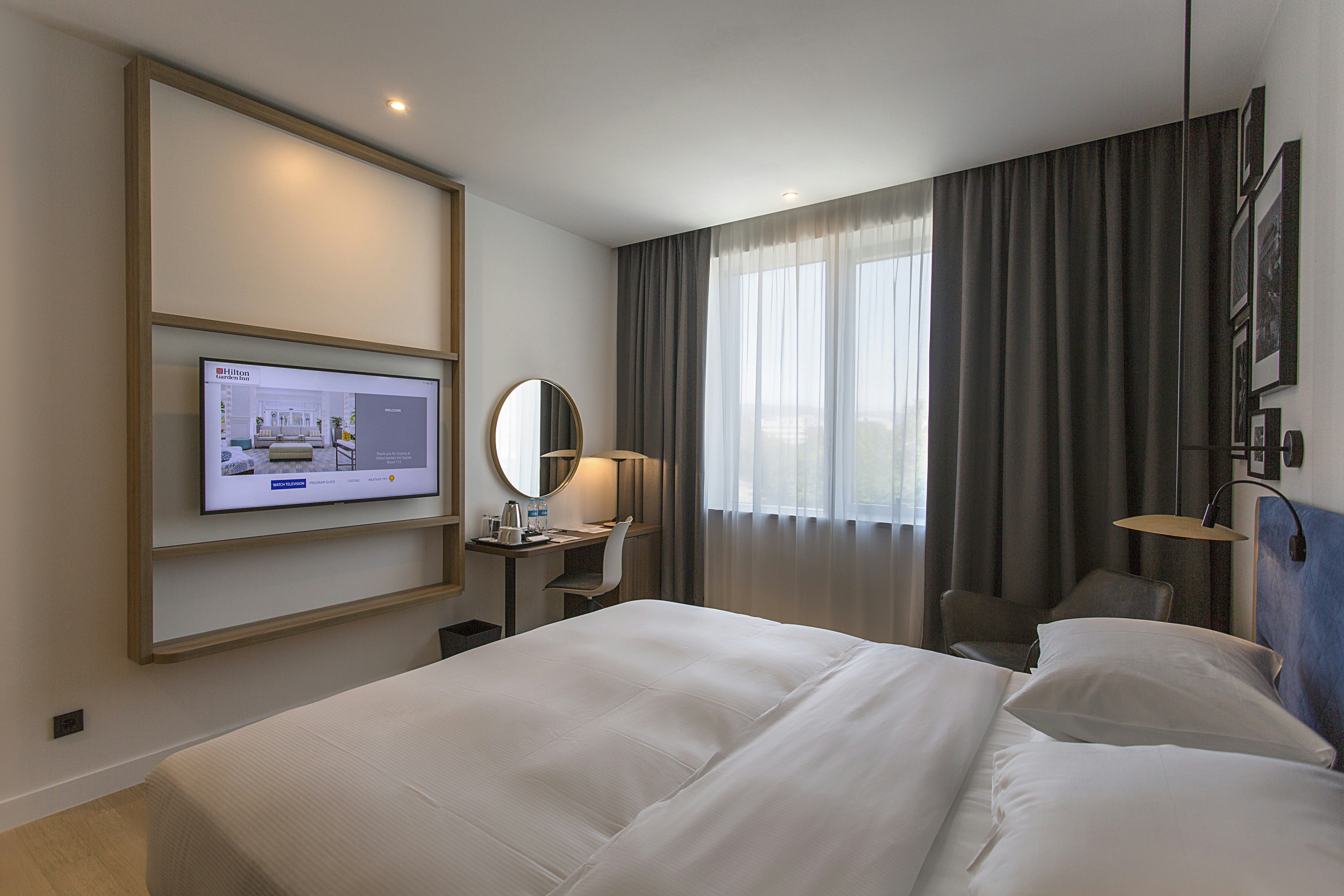 ROOM, KING BED