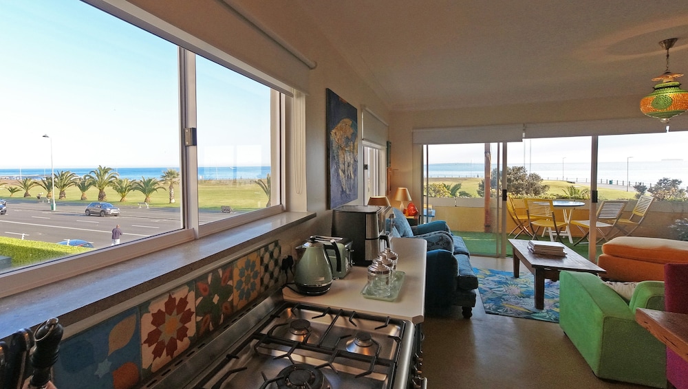 Dolphin Inn Guest House 49/74