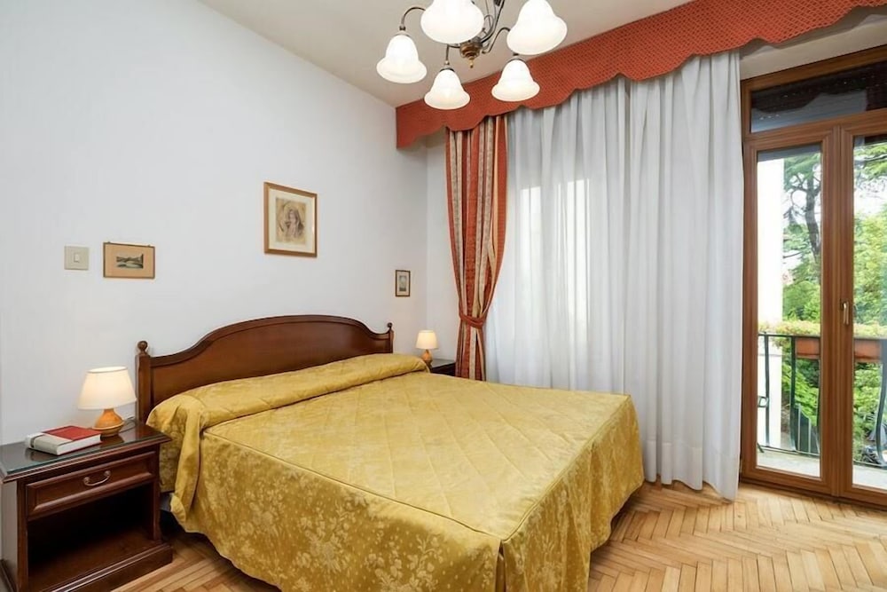 Villa Albertina 8/24