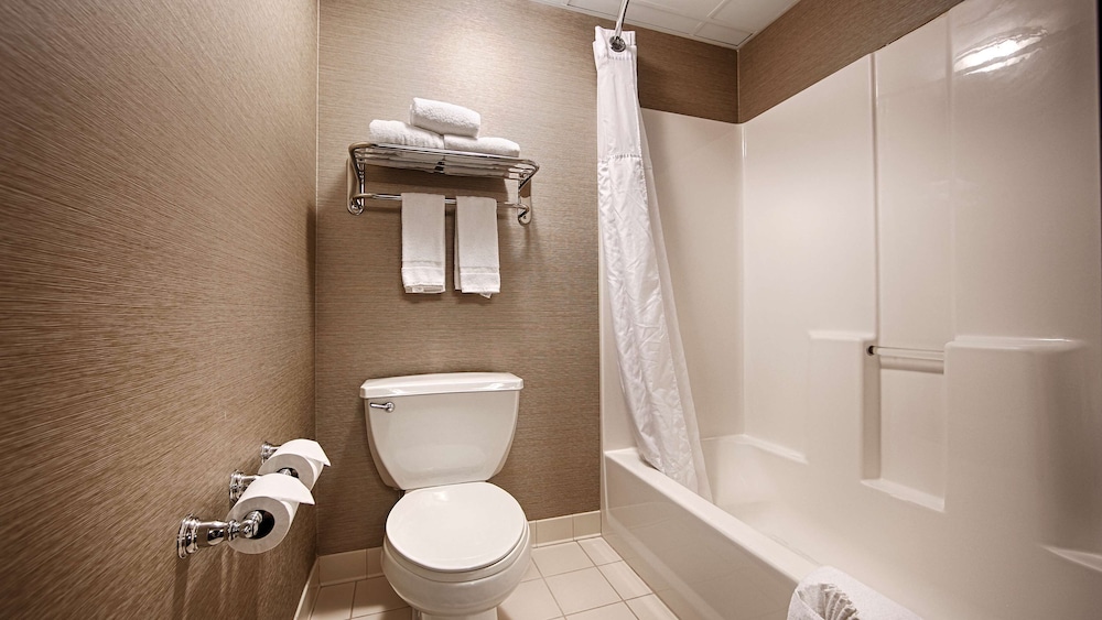 Baymont by Wyndham Brooklyn Center 13/40