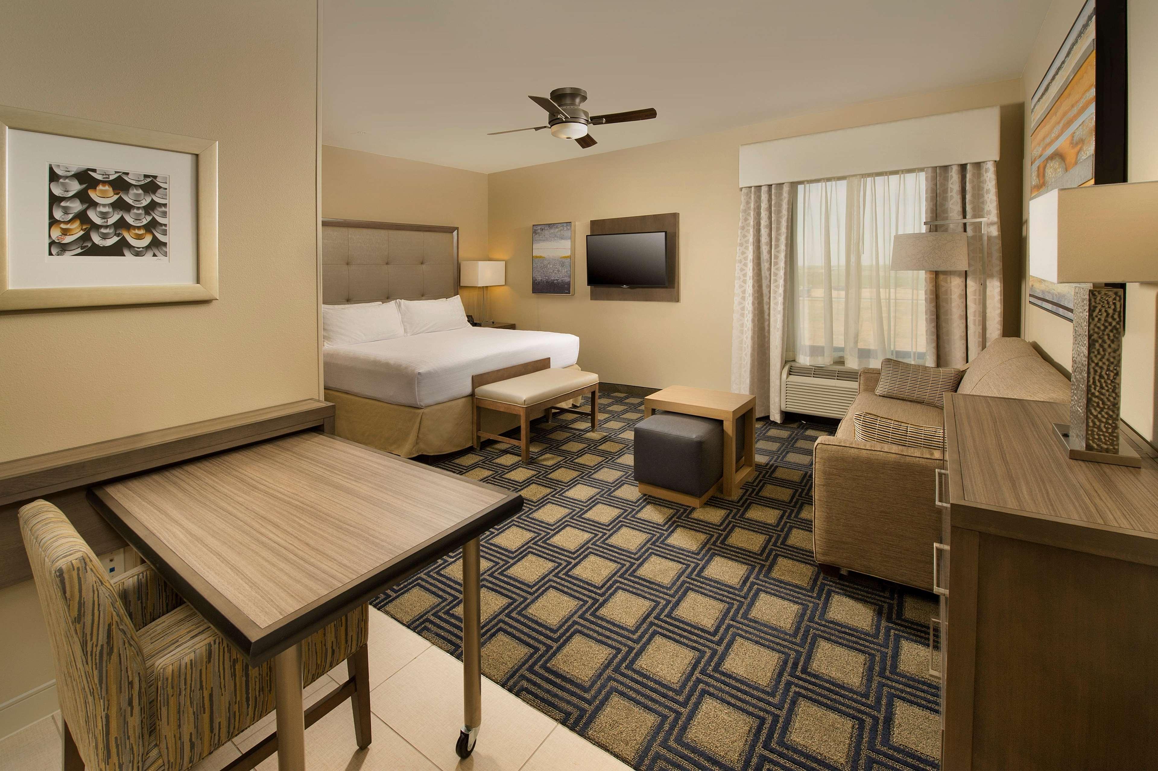 PREMIUM, STUDIO, SUITE, KING BED