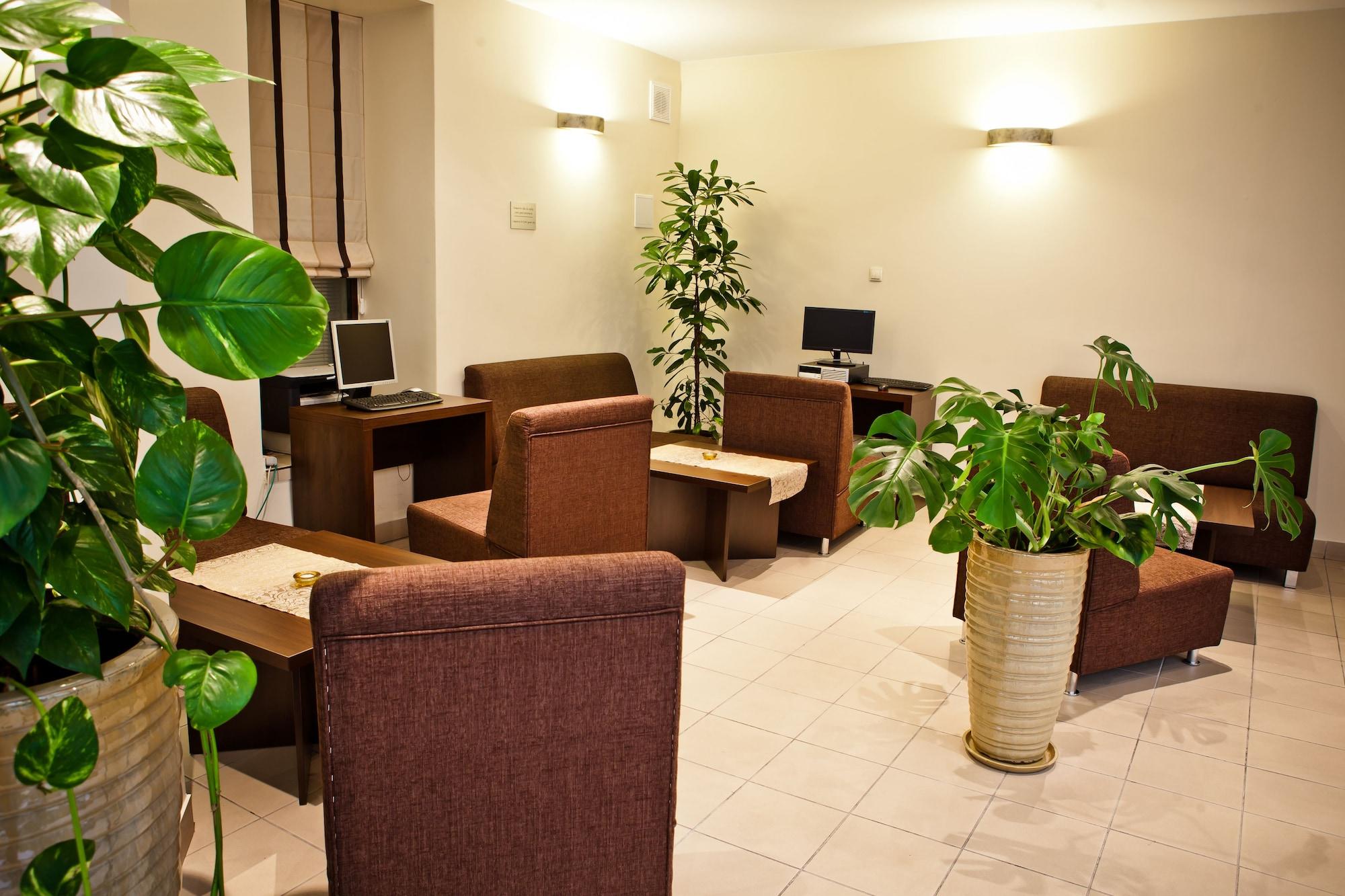 Patio Hotel 28/45