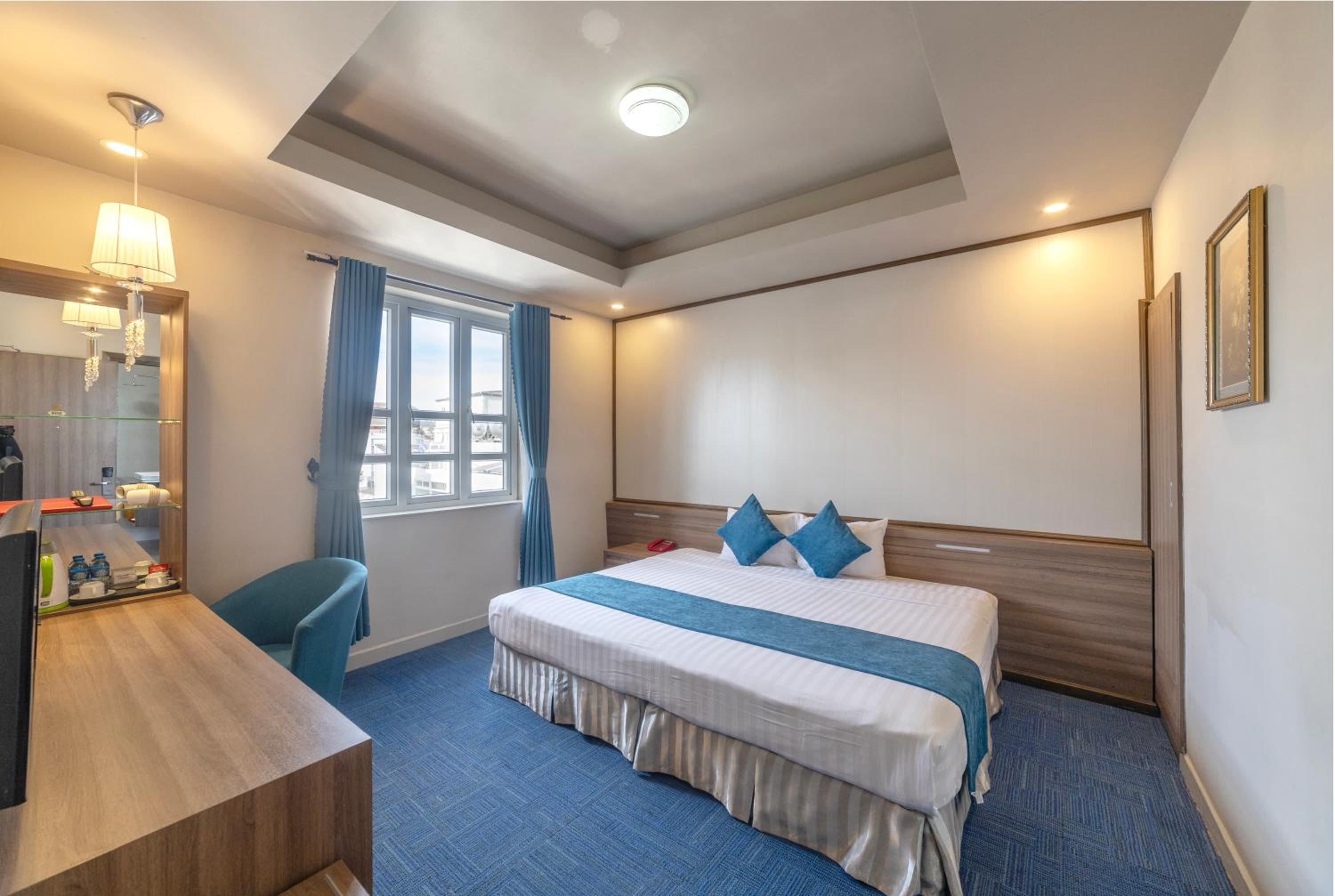 Deluxe, Double or Twin Bed