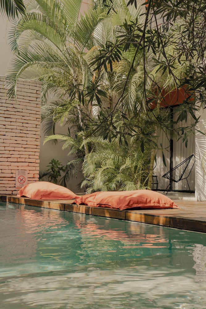 The Strabon Tulum 84/86