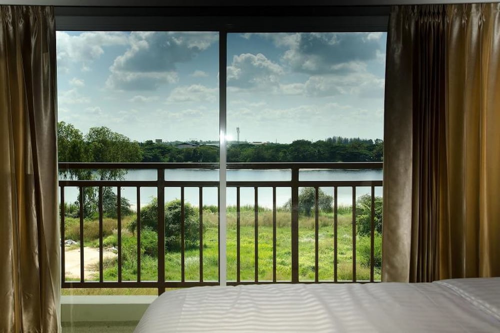 The Lake Hotel 25/41