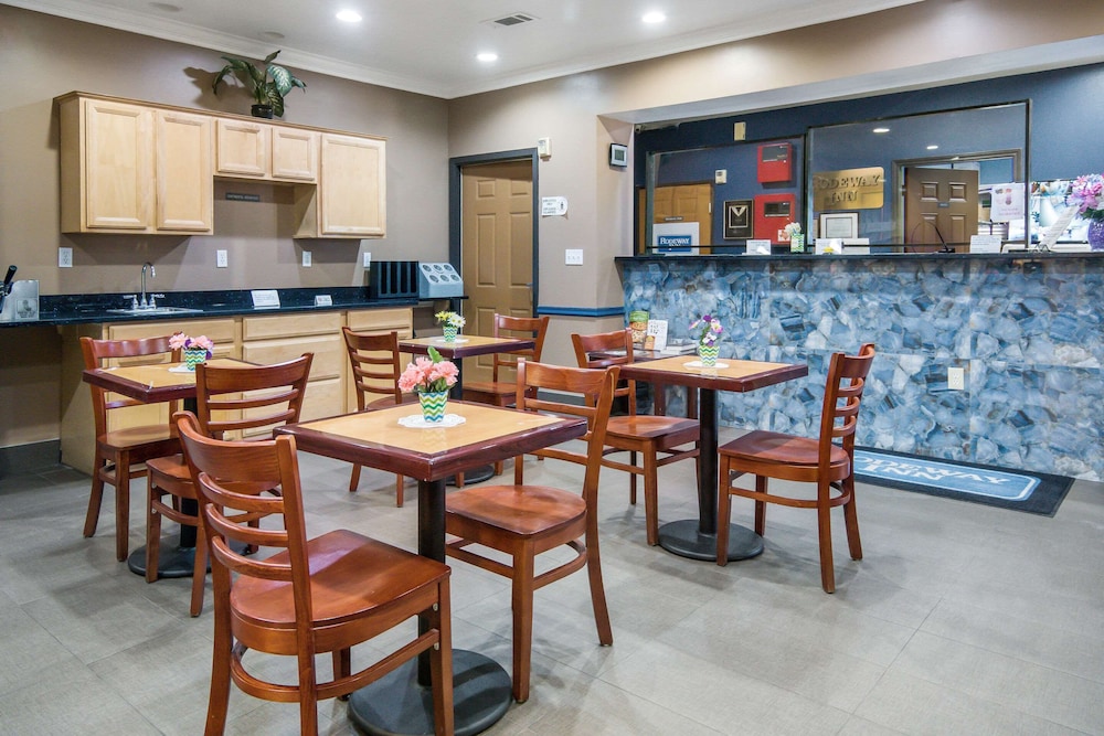 Rodeway Inn Carrollton I-35E 23/28