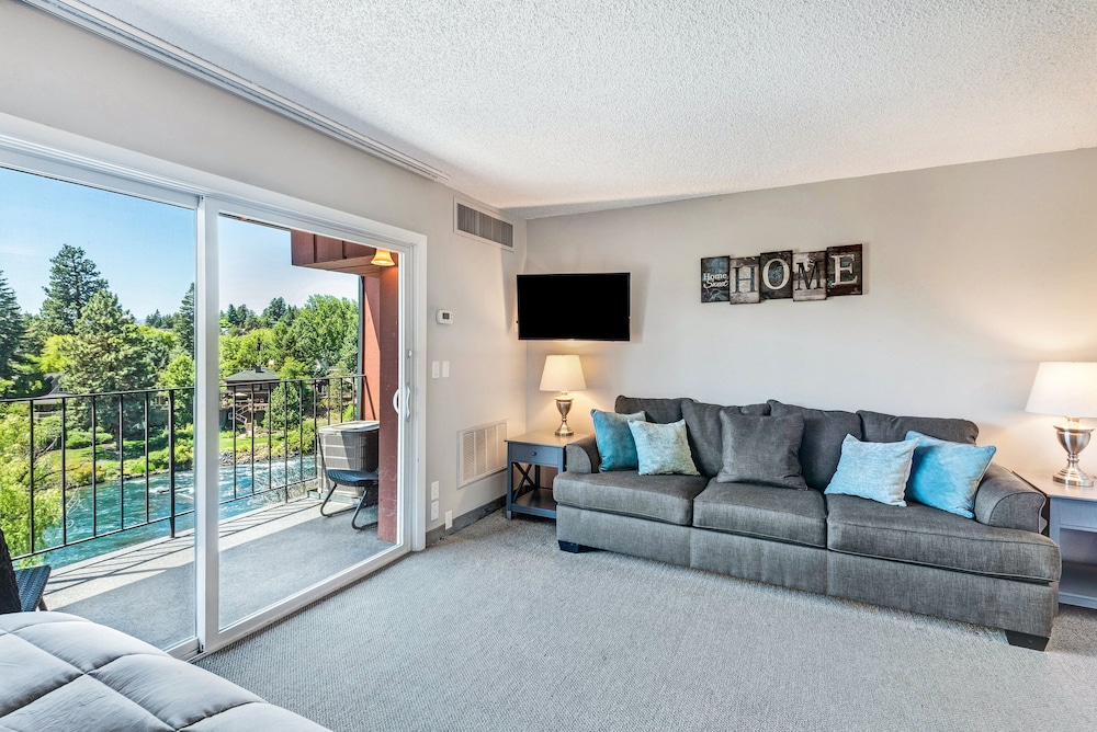 Bend Riverside Inn &amp; Suites 38/51