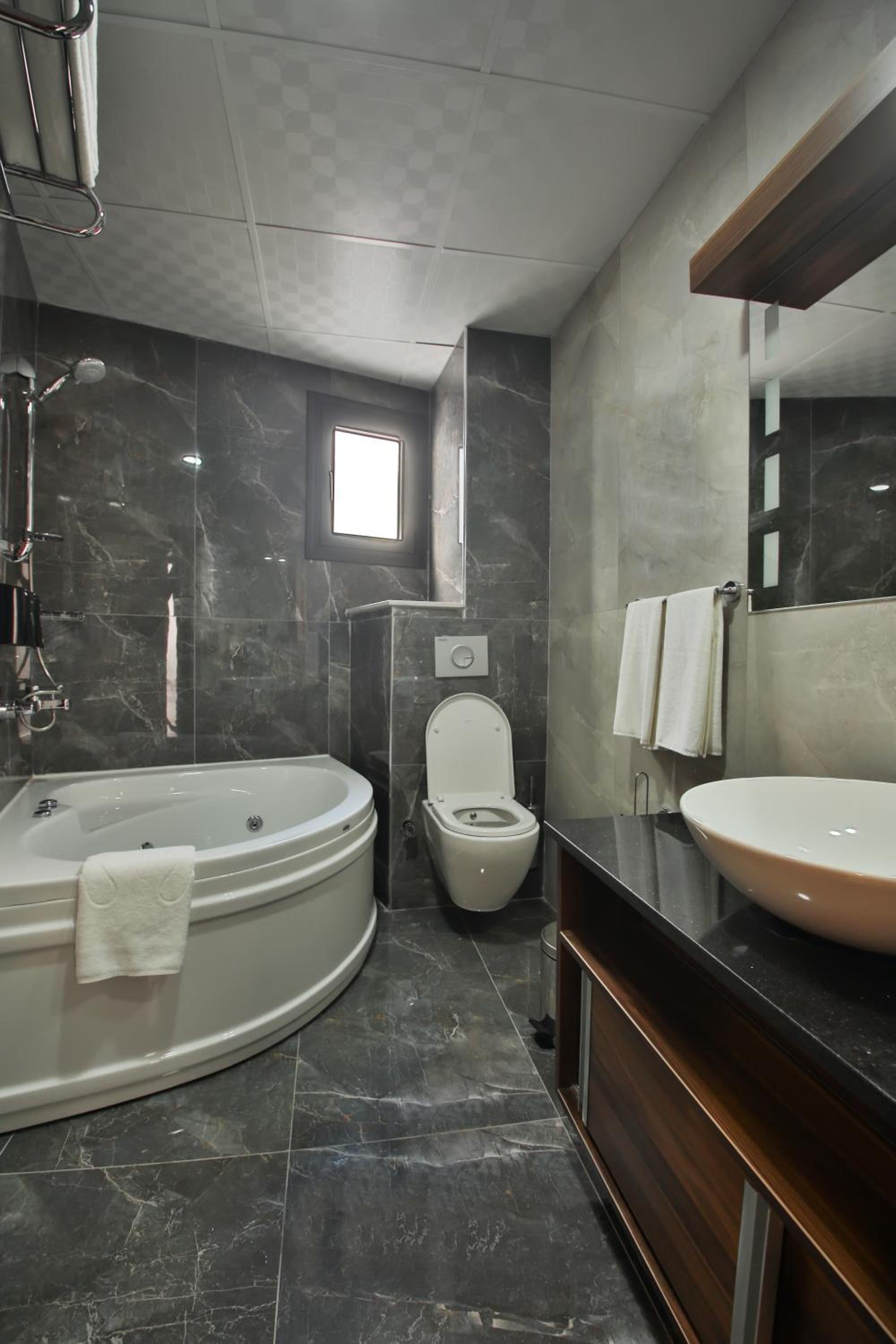 Family suite, Hotel Paris Prestige 3/3