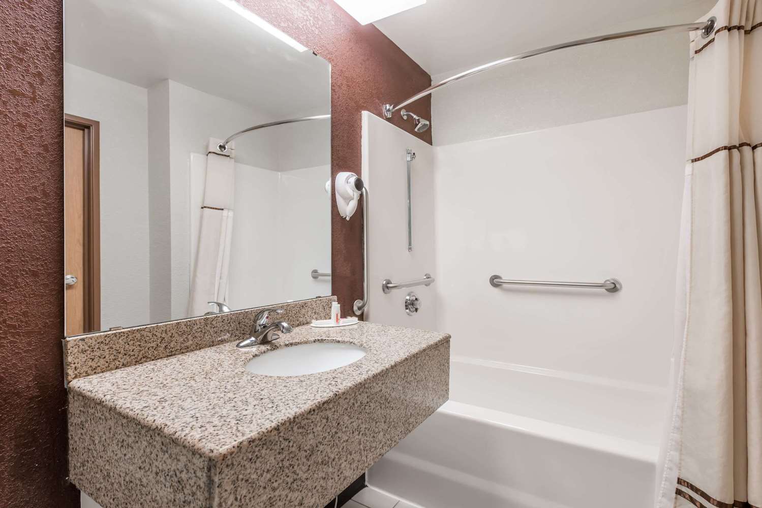Days Inn Suites Casey 13/14