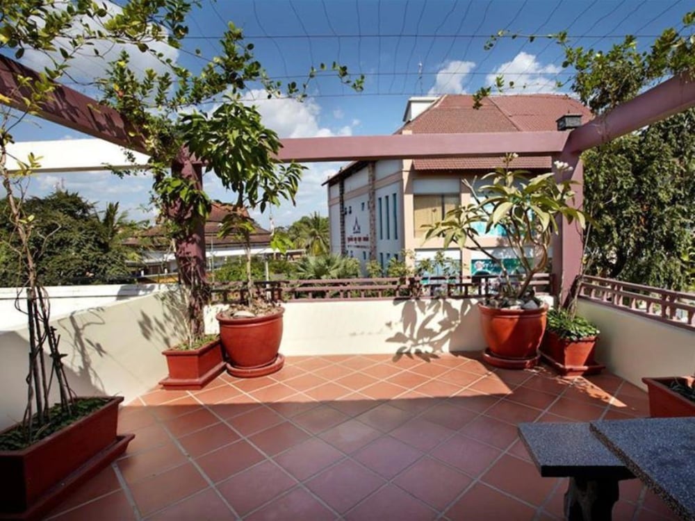 Neth Socheata Hotel 69/75
