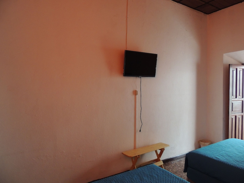Feathers Hotel And Lounge - Hostel 57/60