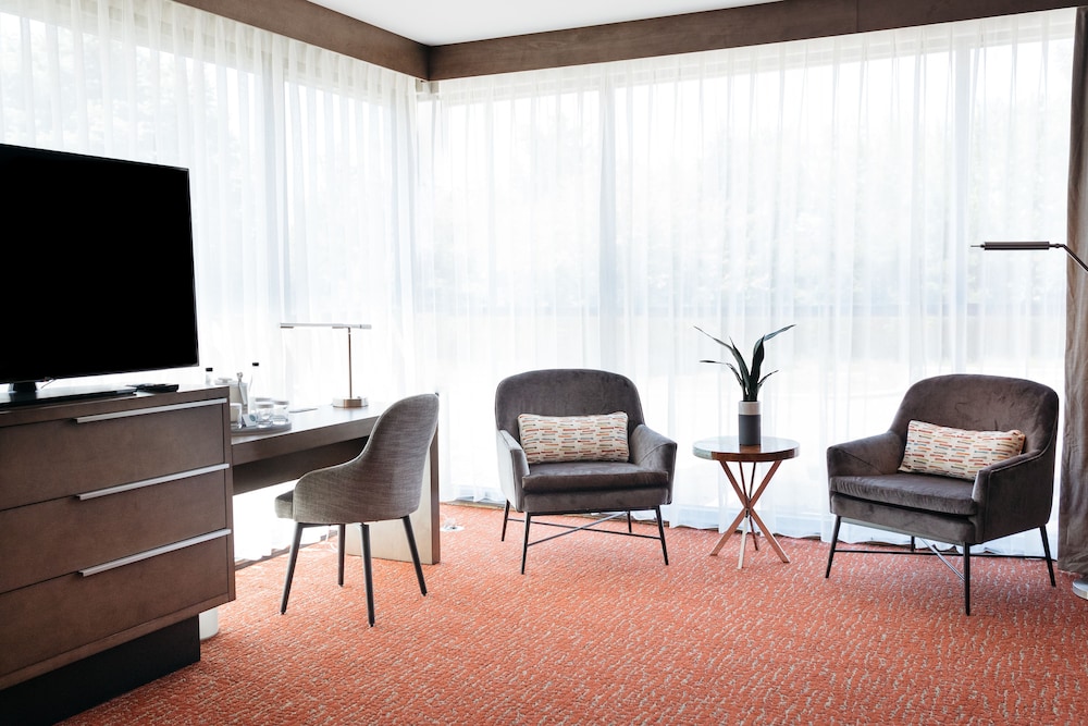 Revel Hotel Des Moines Urbandale, Tapestry Collection by Hilton 56/63