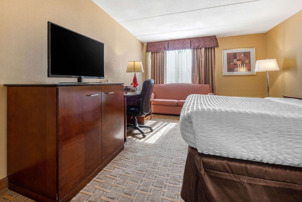 Clarion Hotel Conference Center On Lake Erie 15/43