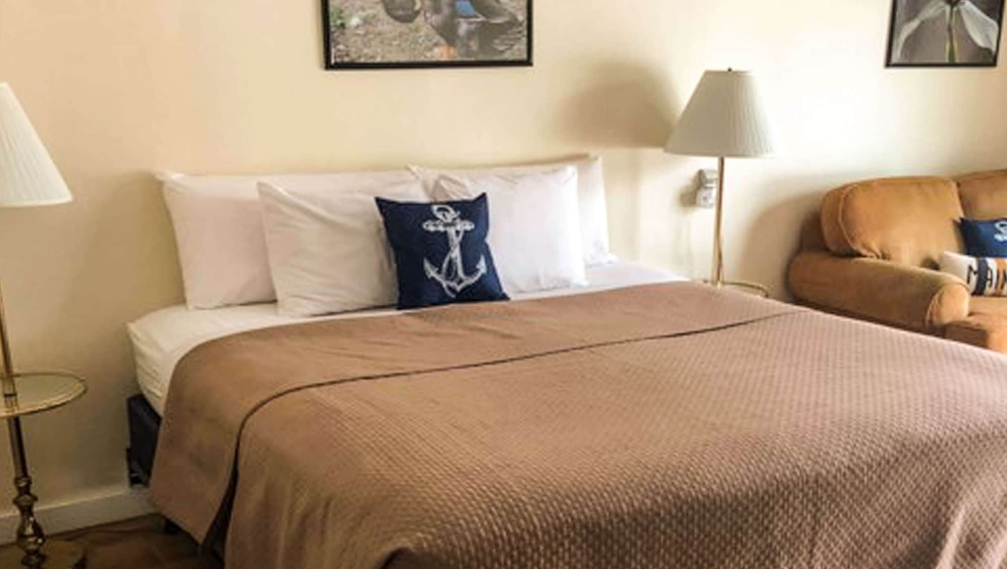 Room, King Bed, Kitchenette