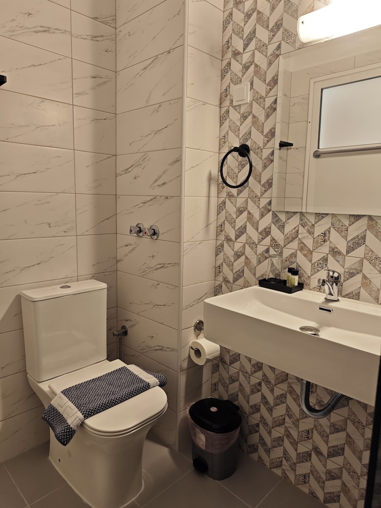 Tina Hotel 41/44