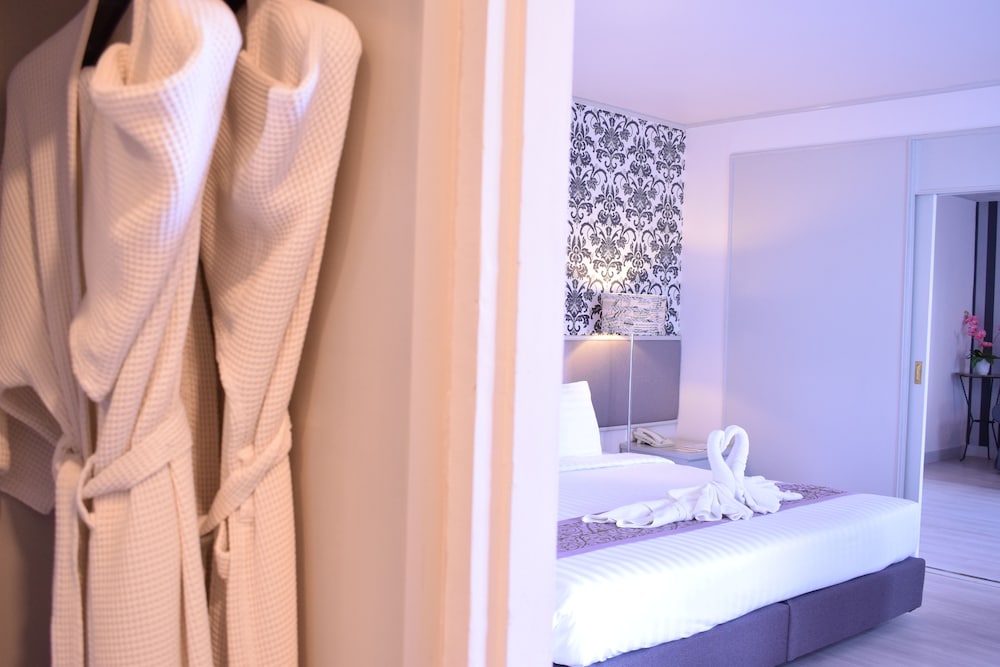 غرفة جونيور بسريرين منفصلين بإطلالة على المدينة بغرفة نوم واحدة، Trang Hotel Bangkok 2/3