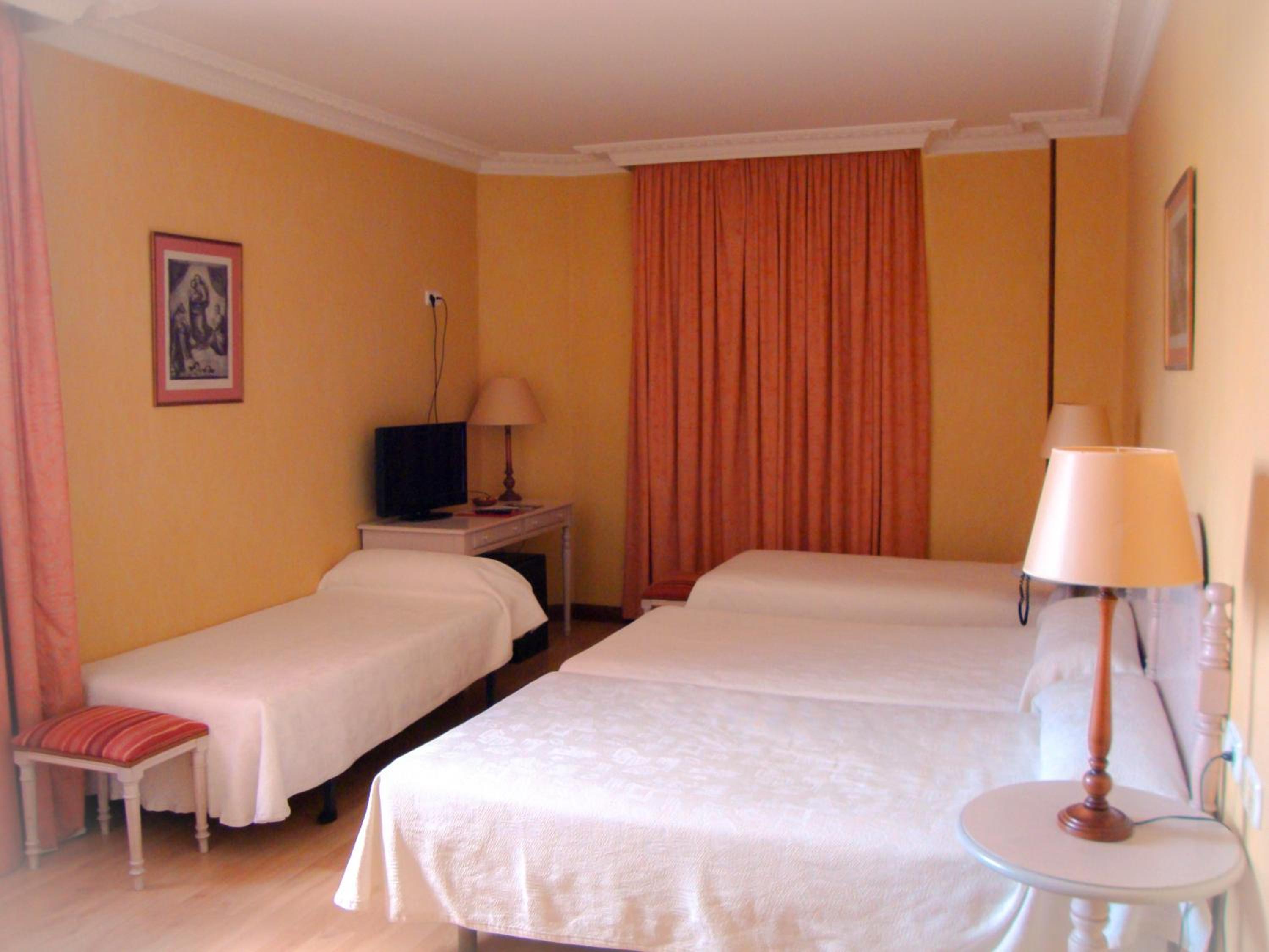 Room, Quadruple