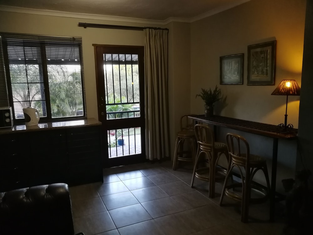Meerkat Manor 27/50